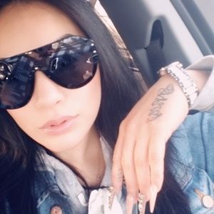 Meet your Posher, Destiny